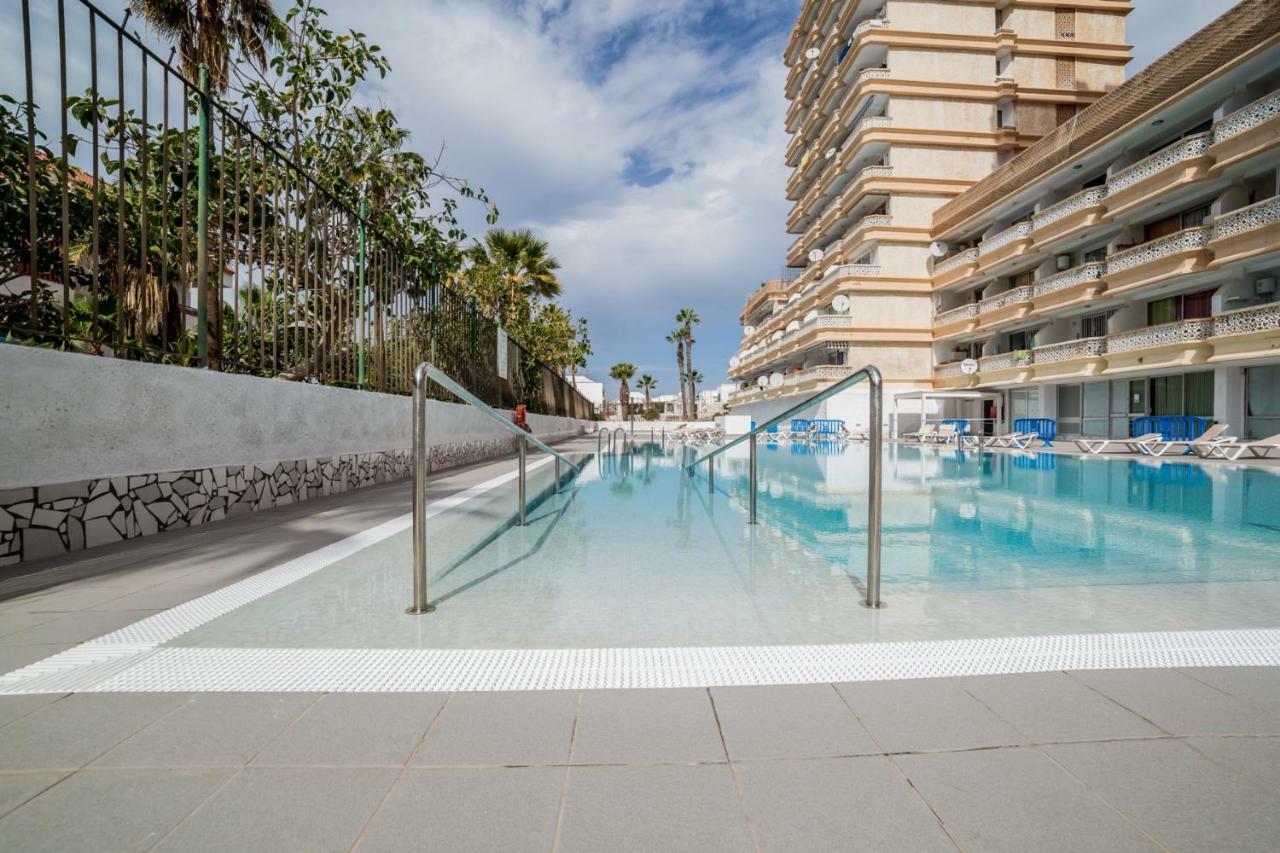 Un dormitorio en Playa de las Américas Costa Adeje  Exterior foto