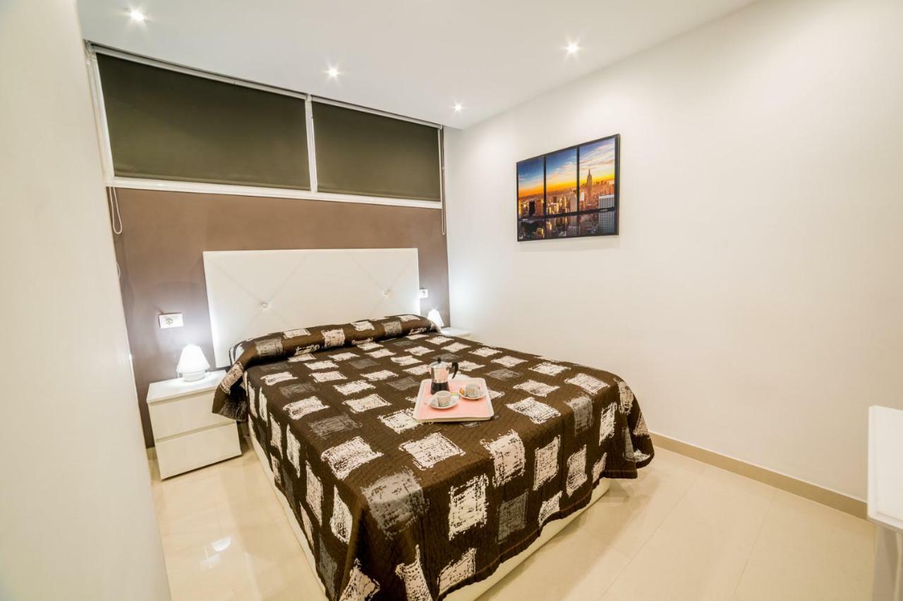 Un dormitorio en Playa de las Américas Costa Adeje  Exterior foto